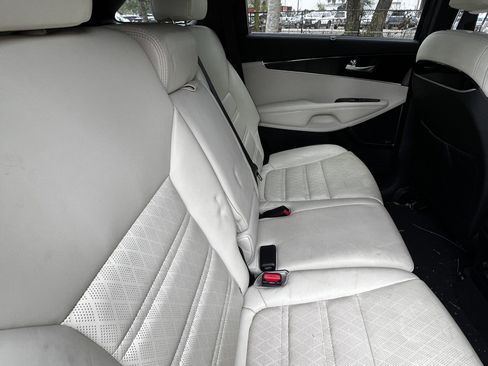 Used 2018 Kia Sorento SX image 40