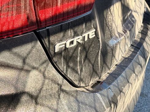 Used 2023 Kia Forte LXS FWD image 11