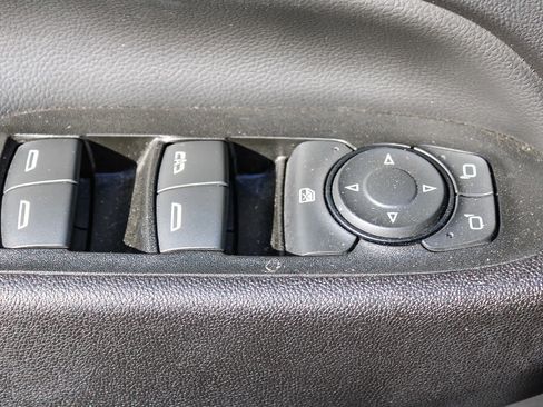 Used 2018 Chevrolet Equinox Premier FWD image 20