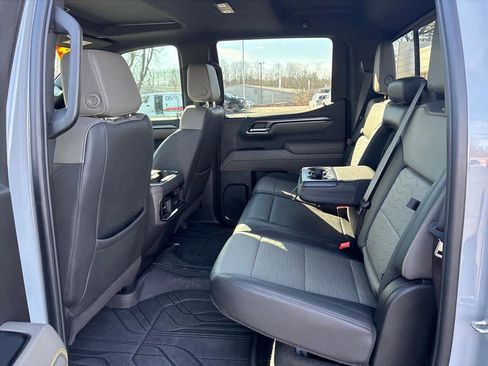 Used 2024 Chevrolet Silverado 1500 ZR2 w/ Technology Package image 9