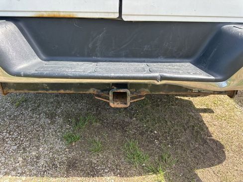 Used 2018 Chevrolet Express 2500 w/ Driver Convenience Package image 9