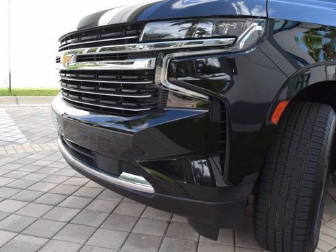 Used 2022 Chevrolet Suburban LT RWD image 14