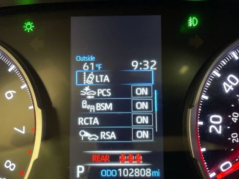 Used 2021 Toyota RAV4 XLE Premium AWD/4WD image 20