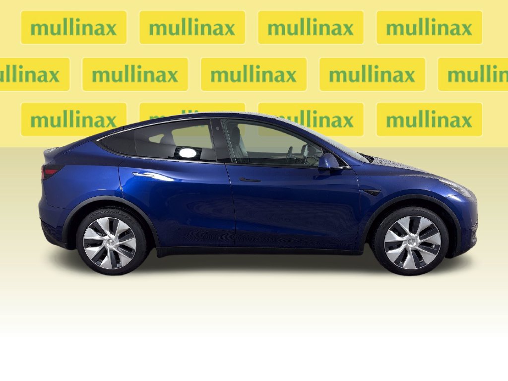 Used 2023 Tesla Model Y Long Range AWD/4WD image 2