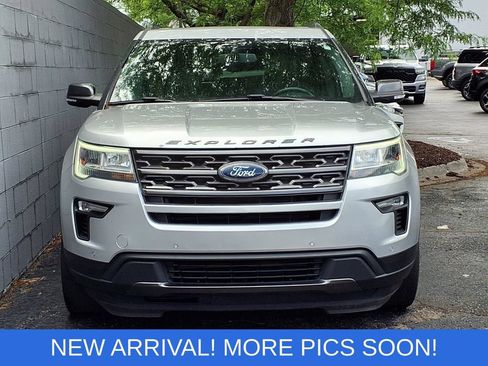 Used 2018 Ford Explorer XLT w/ Equipment Group 202A AWD/4WD image 8