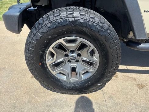 Used 2018 Jeep Wrangler Sport w/ Connectivity Group AWD/4WD image 12