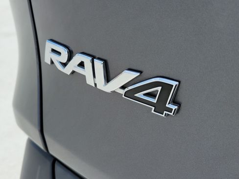 Used 2023 Toyota RAV4 LE FWD image 9