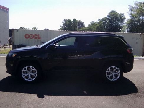 Used 2024 Jeep Compass Latitude AWD/4WD image 8