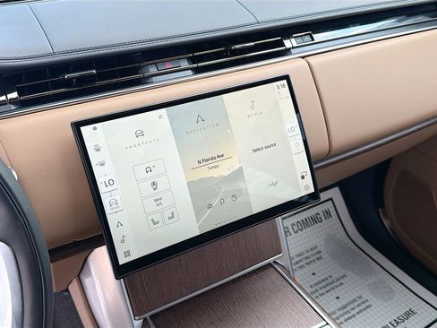 Used 2024 Land Rover Range Rover Long Wheelbase SE image 27