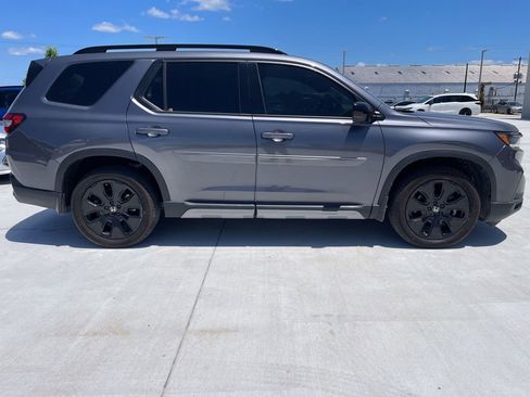 Used 2025 Honda Pilot Black Edition image 4