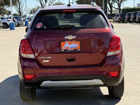 Used 2021 Chevrolet Trax LT w/ LT Convenience Package image 6