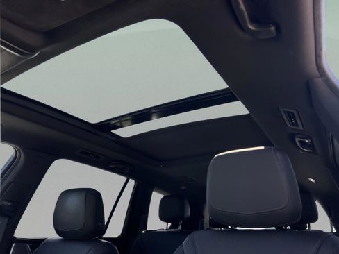 Used 2020 Cadillac XT6 Premium Luxury image 32