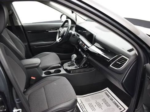 Used 2025 Kia Seltos S image 16