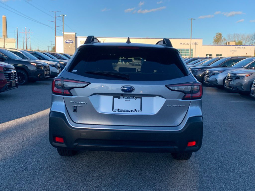 Used 2025 Subaru Outback Premium AWD/4WD image 5