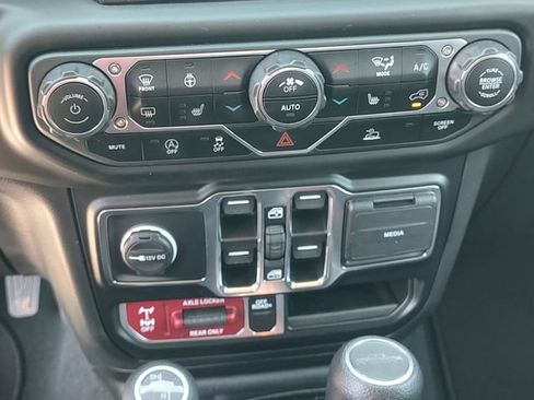 Used 2023 Jeep Gladiator Mojave w/ Cold Weather Group AWD/4WD image 17