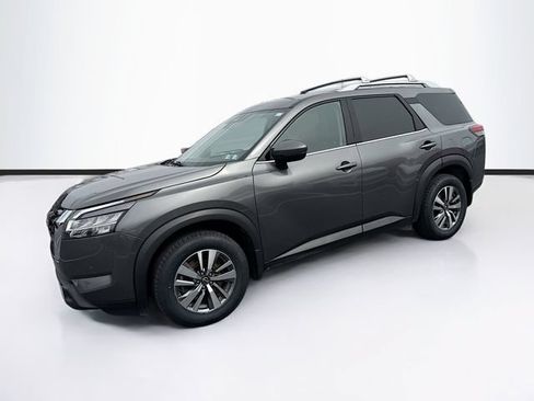 Used 2023 Nissan Pathfinder SL AWD/4WD image 3