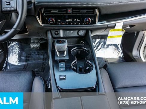 Used 2025 Nissan Rogue SL FWD image 40