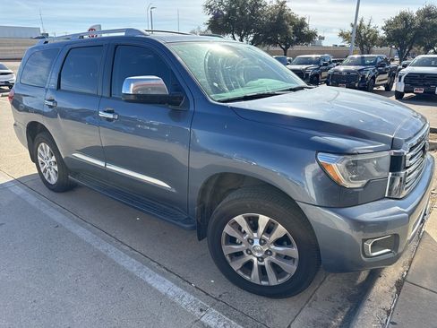 Used 2022 Toyota Sequoia Platinum image 3