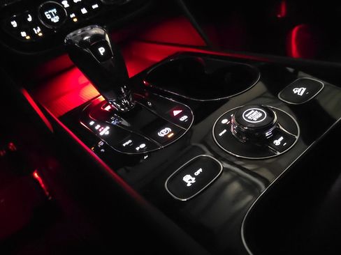 Used 2020 Bentley Bentayga Design Series image 65