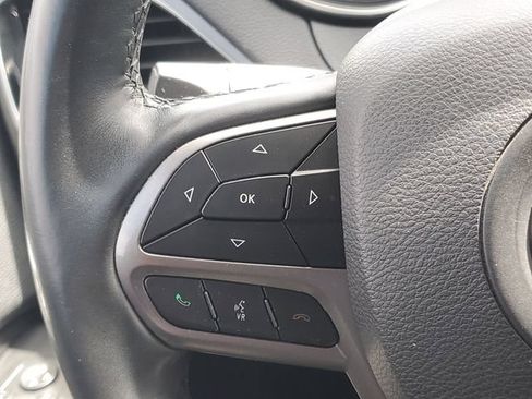 Used 2019 Jeep Cherokee Limited AWD/4WD image 23