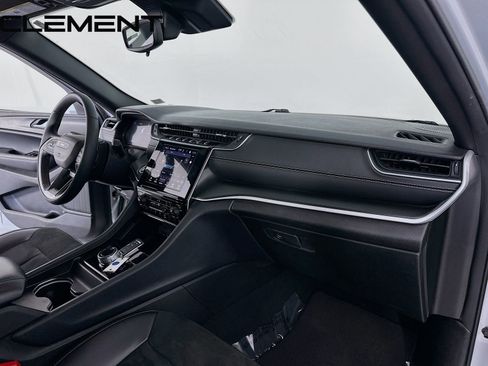 Used 2024 Jeep Grand Cherokee L Laredo image 35