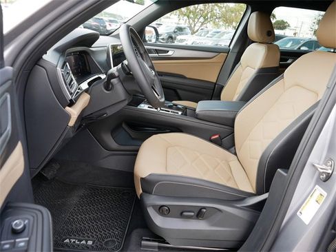 Certified 2024 Volkswagen Atlas Cross Sport SE w/ Panoramic Sunroof Package image 13