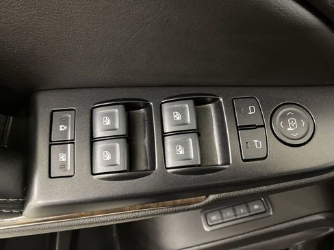 Used 2018 Chevrolet Suburban LT AWD/4WD image 13