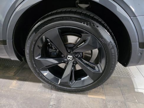 Used 2019 Bentley Bentayga image 14