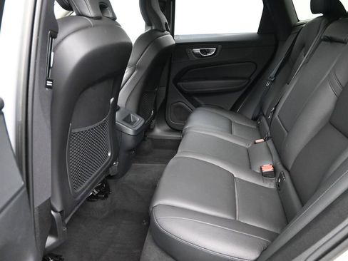 Used 2023 Volvo XC60 B5 Plus image 15