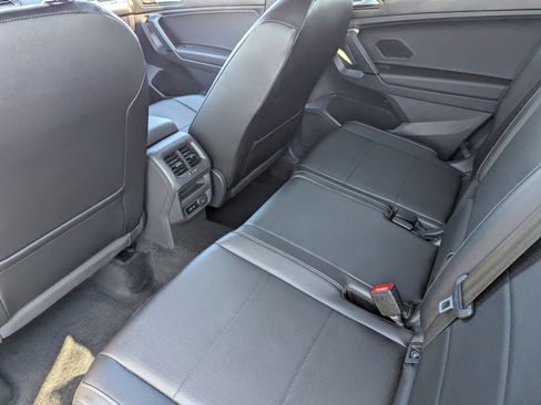 Used 2019 Volkswagen Tiguan SE image 14