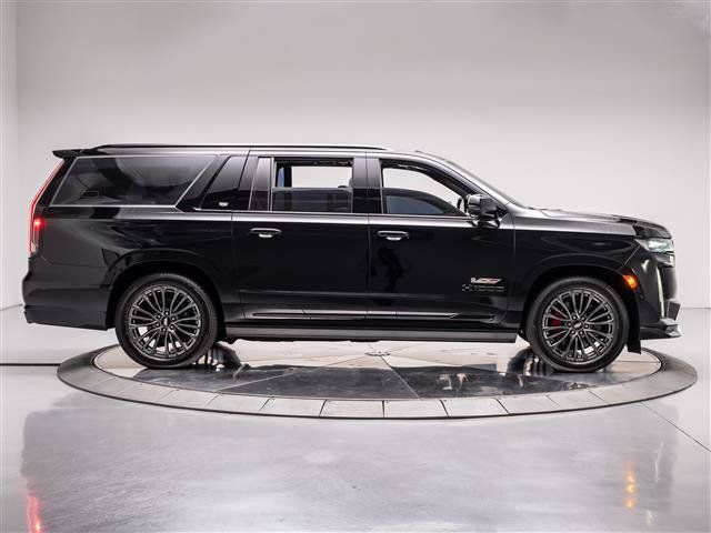 Used 2023 Cadillac Escalade ESV V w/ Heavy-Duty Trailer Package AWD/4WD image 14