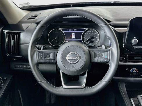 Used 2025 Nissan Pathfinder SV FWD image 18