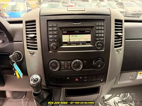 Used 2017 Mercedes-Benz Sprinter 2500 image 19