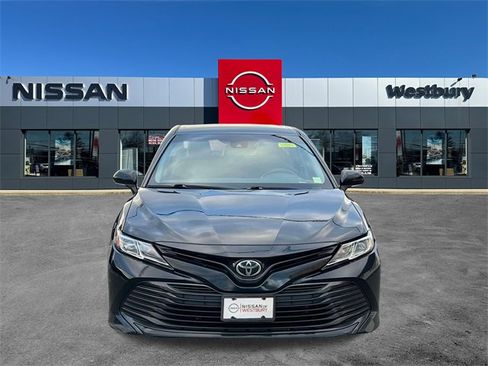 Used 2018 Toyota Camry LE image 2