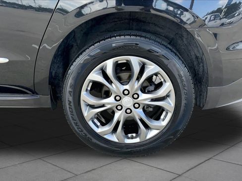 Used 2018 Buick Enclave Avenir w/ Avenir Technology Package FWD image 11