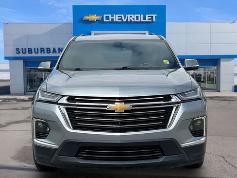Used 2023 Chevrolet Traverse LT FWD image 3