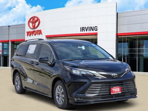 New 2026 Toyota Sienna LE image 2