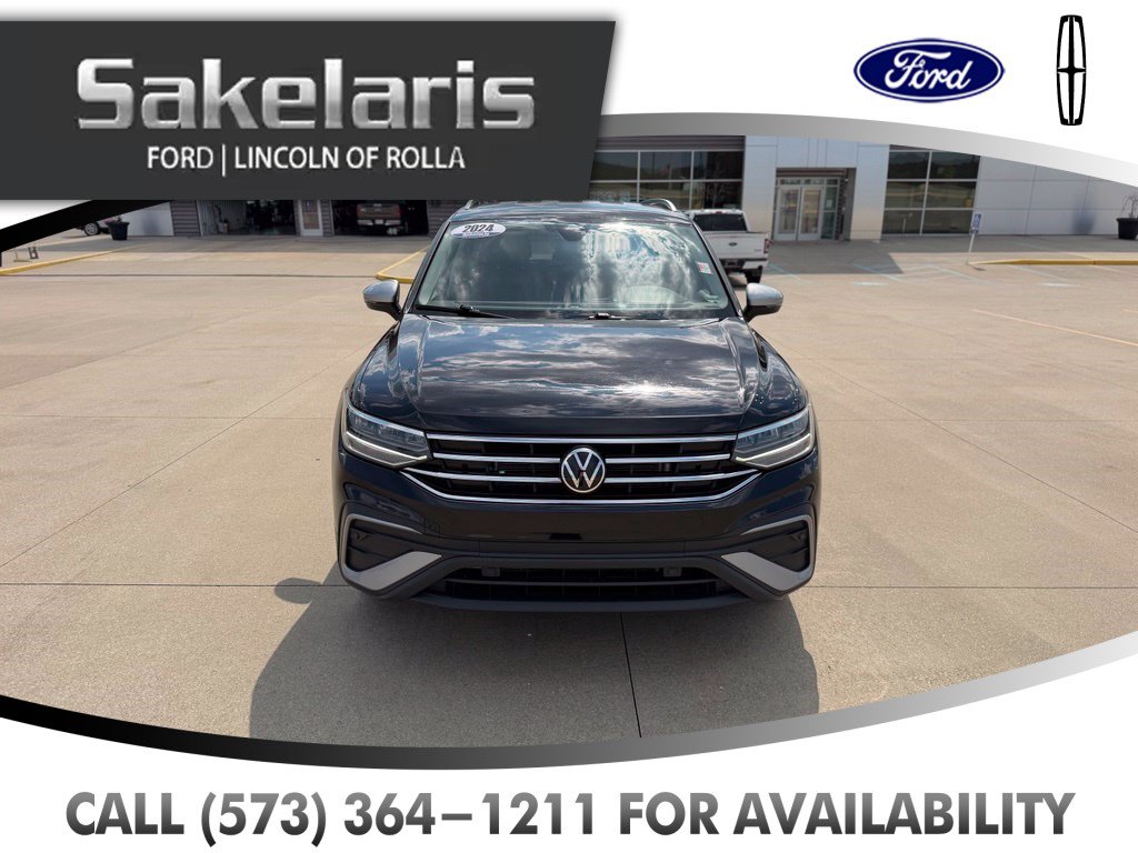 Used 2024 Volkswagen Tiguan Wolfsburg Edition AWD/4WD image 2