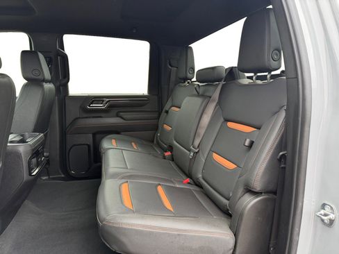 Used 2024 GMC Sierra 2500 AT4 image 10
