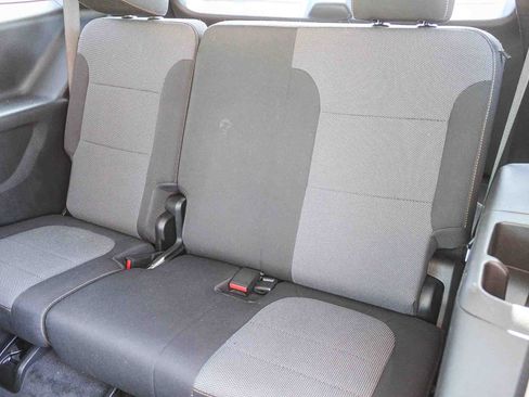 Used 2021 Chevrolet Traverse LT image 21