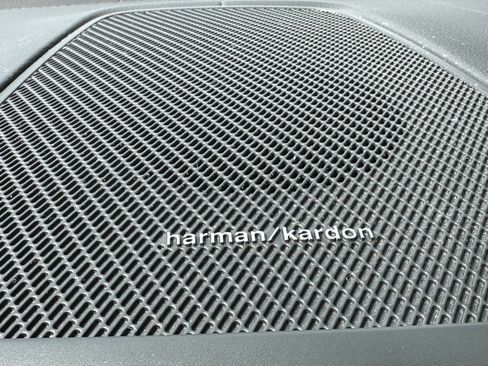 Certified 2023 Volvo XC60 B5 Ultimate w/ Climate Package image 19