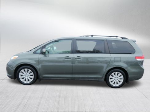 Used 2013 Toyota Sienna XLE image 4