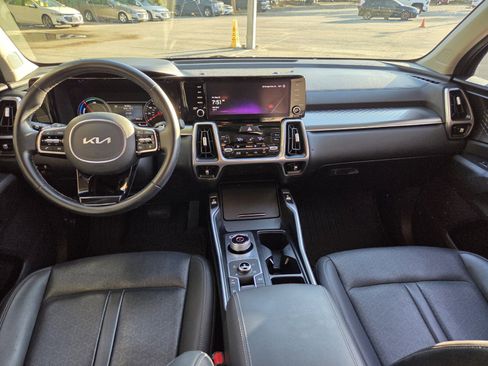 Used 2024 Kia Sorento EX AWD/4WD image 16