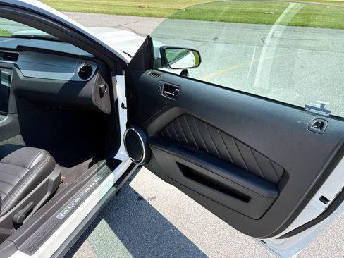 Used 2010 Ford Mustang GT Premium RWD image 15