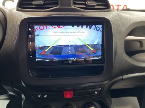 Used 2016 Jeep Renegade Latitude w/ Cold Weather Group image 32