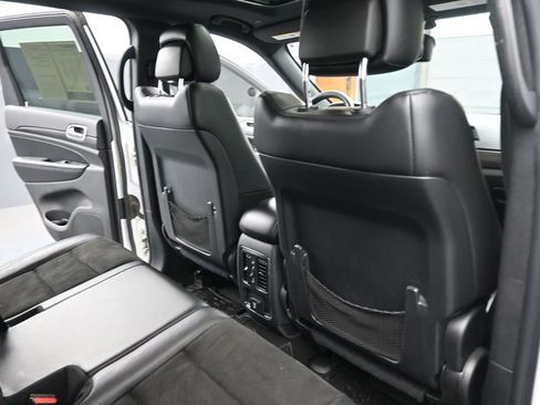 Used 2020 Jeep Grand Cherokee Altitude AWD/4WD image 25