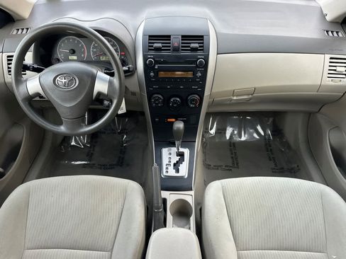 Used 2010 Toyota Corolla LE image 3