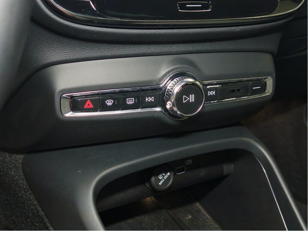 Used 2023 Volvo XC40 Recharge Ultimate w/ Protection Package Premier AWD/4WD image 16