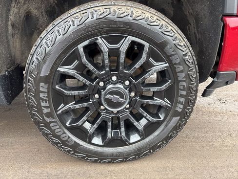 Used 2024 Chevrolet Silverado 2500 High Country w/ High Country Premium Package AWD/4WD image 9
