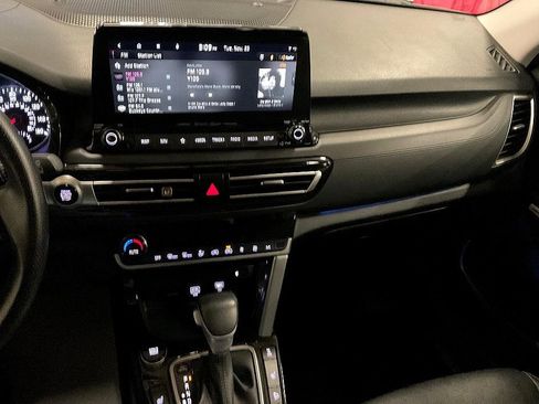 Used 2023 Kia Seltos SX w/ SX Sunroof Package image 4